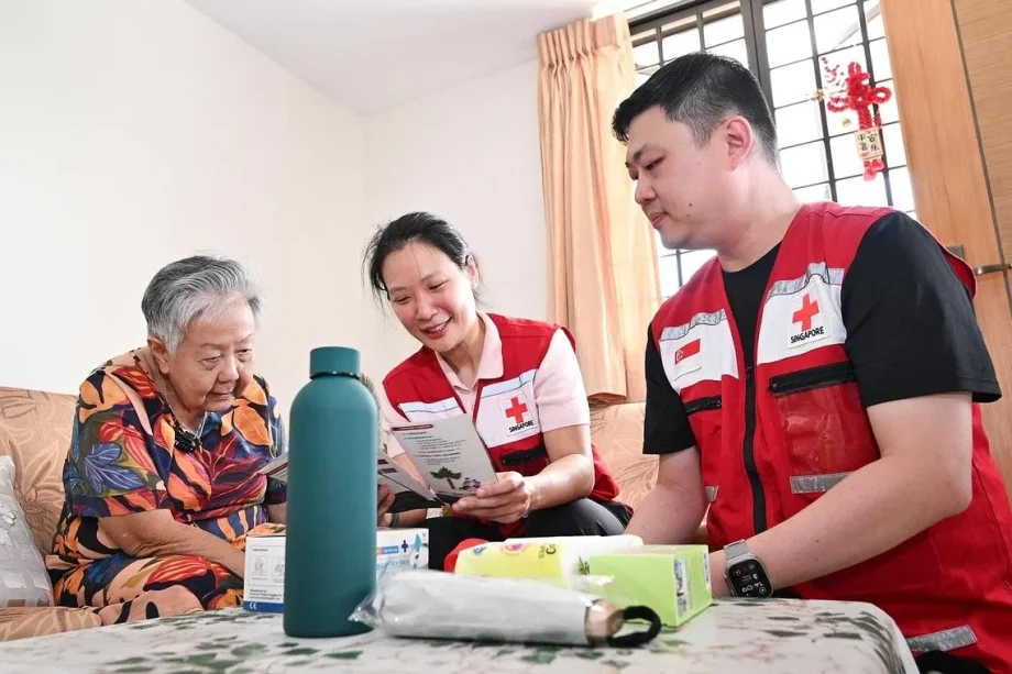 Singapore Red Cross plans to mobilise about 700 volunteers to aid the elderly amid heat, haze Singapore Red Cross plans to mobilise about 700 volunteers to aid the elderly amid heat, haze