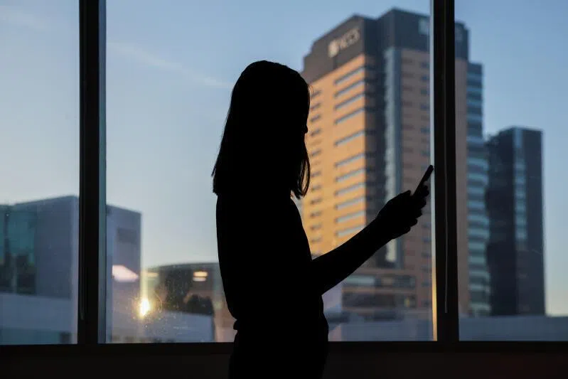 Woman who tried selling keychain on Carousell loses k after falling for phishing scam Woman who tried selling keychain on Carousell loses k after falling for phishing scam