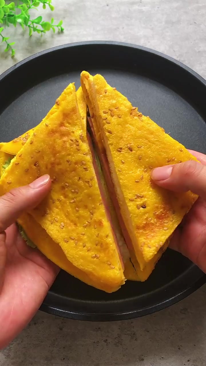 @the_health_bites Breakfast is served  #sgfoodie #sgtiktok #eggsandwich #breakfa…