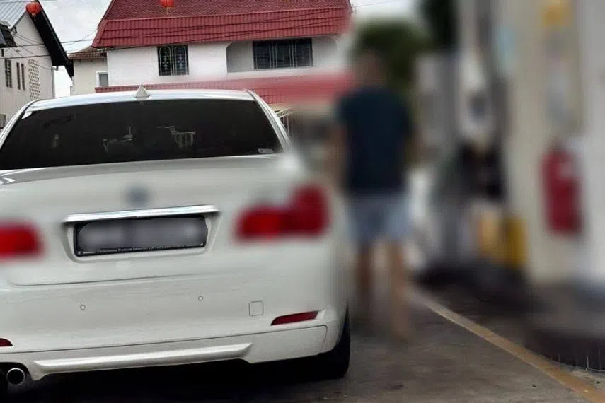 Singapore car caught pumping RON95 petrol in Malaysia
