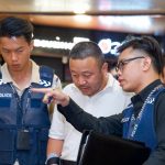 2 Chinese nationals suspected of theft at VivoCity brought back to crime scene, Singapore News