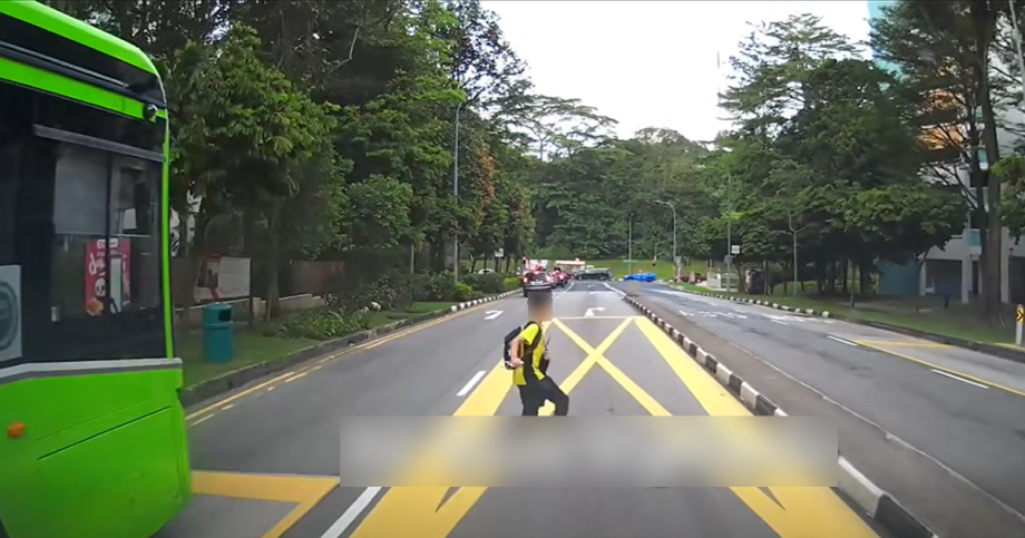 ‘Not every time so lucky’: Boy dashes across Bukit Batok road, into path of oncoming vehicle, Singapore News