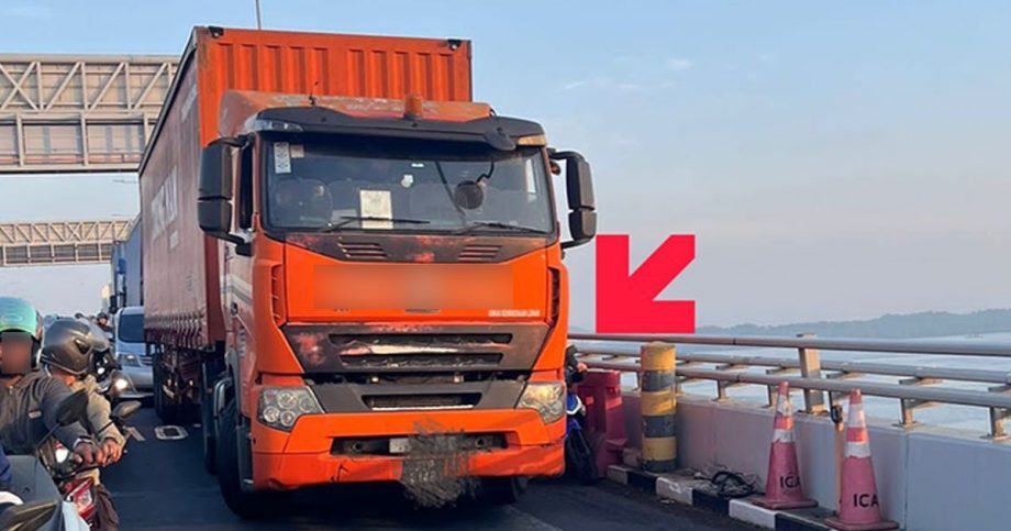 ‘Loved ones waiting for you’: Photo of motorcyclist squeezed between trailer and Second Link bridge barrier sparks debate, Malaysia News