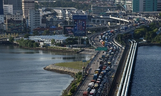 Singaporeans flock to Malaysia for cheaper fuel amid high prices back home