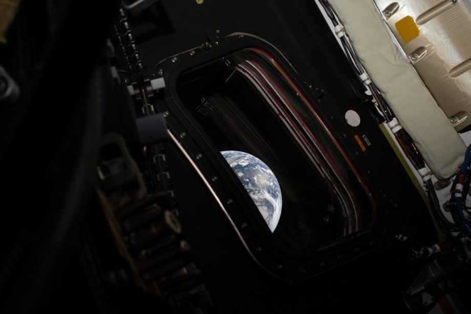 The Artemis II crew snapped some mesmerizing photos of Earth The Artemis II crew snapped some mesmerizing photos of Earth