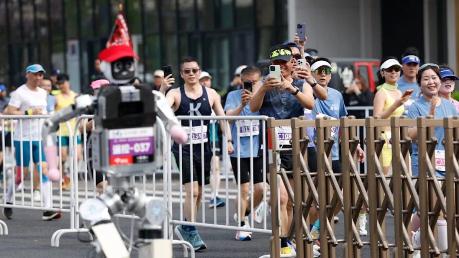 Robot wins Beijing half marathon, beating human world record