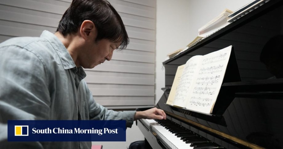South Korean pianist whose right hand was paralysed now wows crowds with just his left