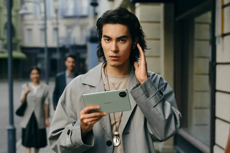 Huawei’s MatePad Mini shows us how to fit an 8.8-inch tablet in one hand Huawei’s MatePad Mini shows us how to fit an 8.8-inch tablet in one hand