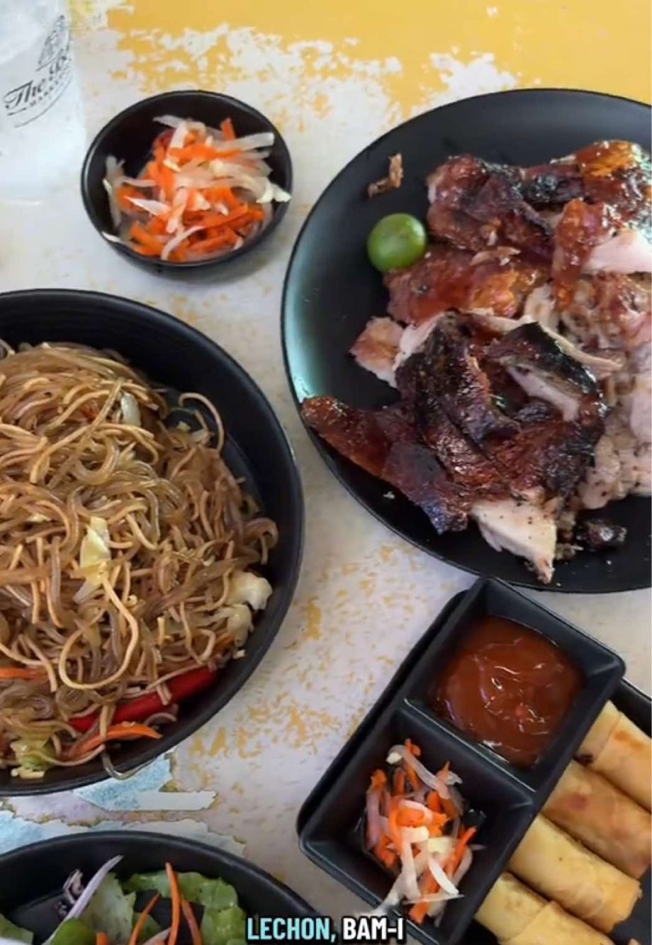 @mantothreefour no shade but this was probably the best lechon i tried in sg  #l…