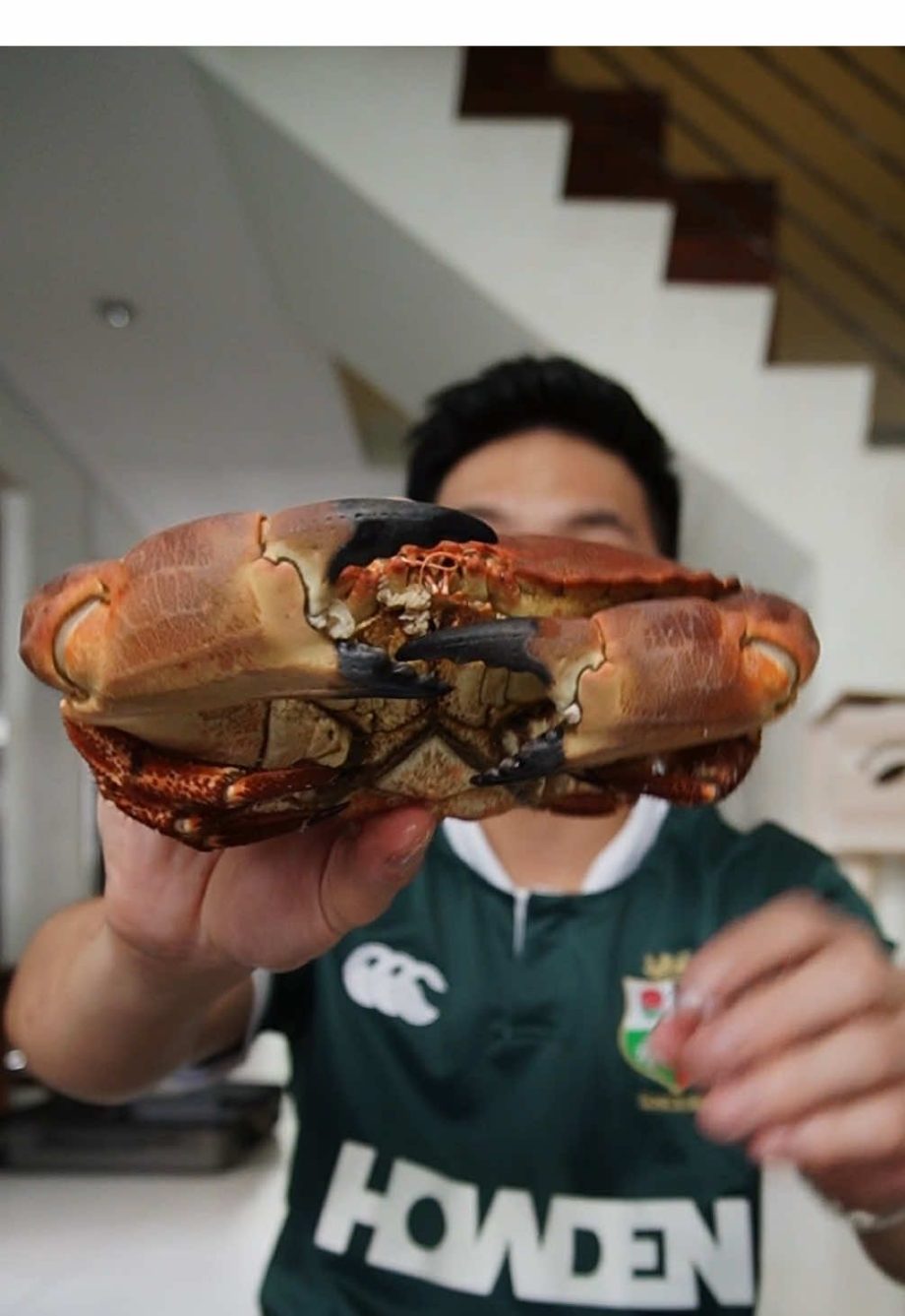 @aryanluc This whole cooked brown crab only cost  at Sheng Siong. #sg #sgtikt…