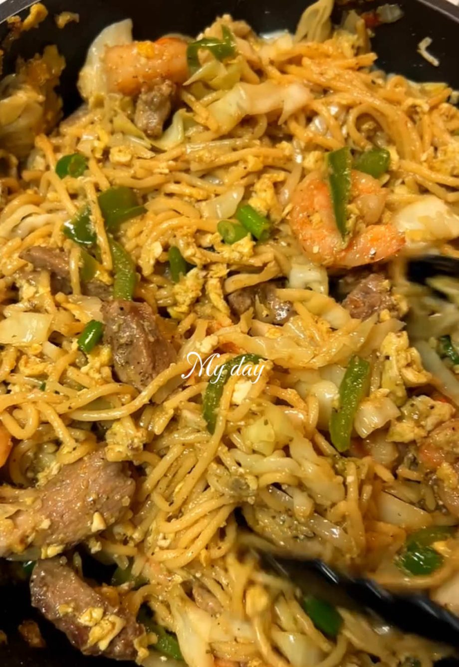 @chef_trellz I see it, I want it so I make it!! My take on Singapore Mei Fun!! I…