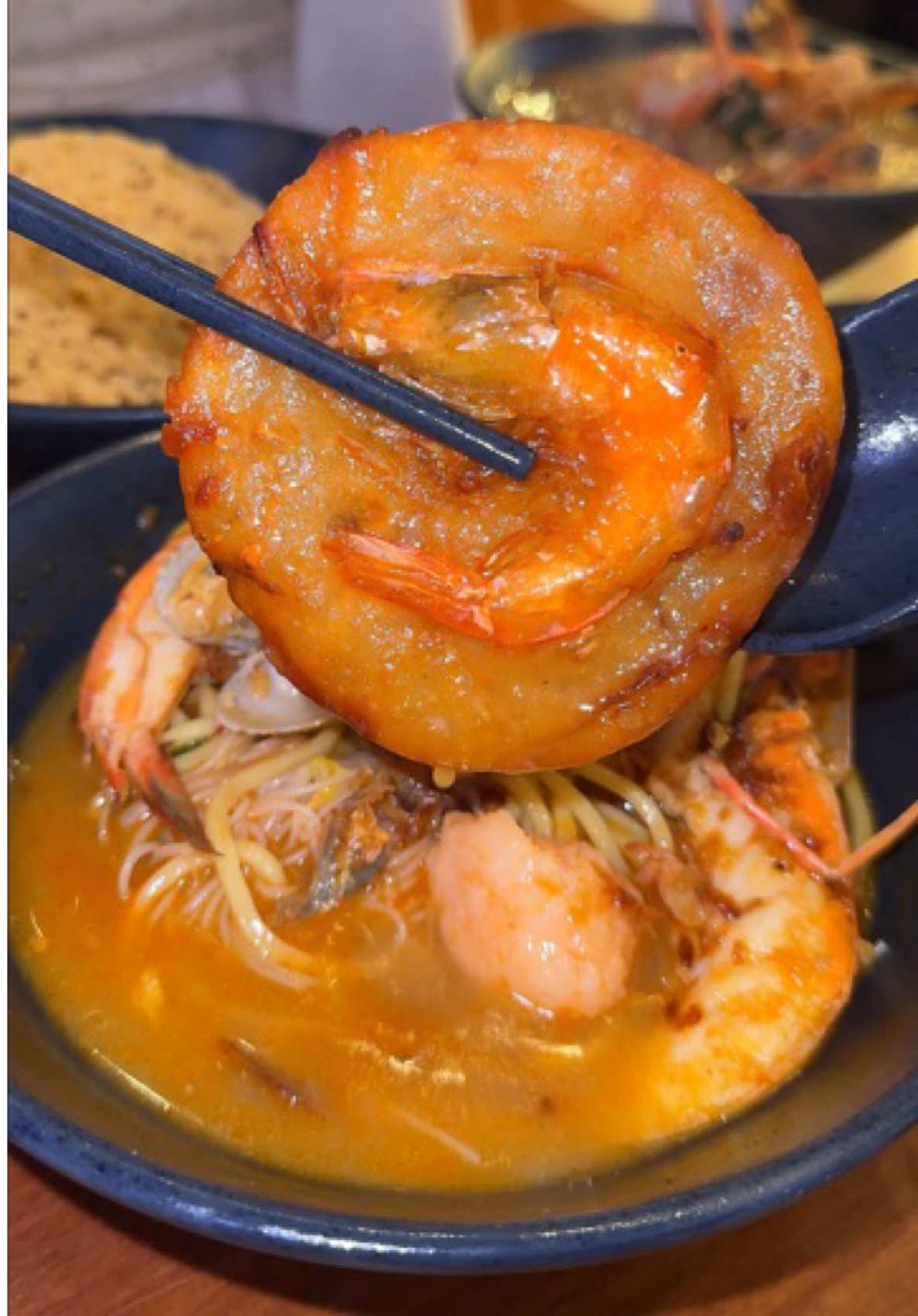 @dibssg  This way of eating is just insanely good Da Shi Jia XXL Prawn Noodles  …