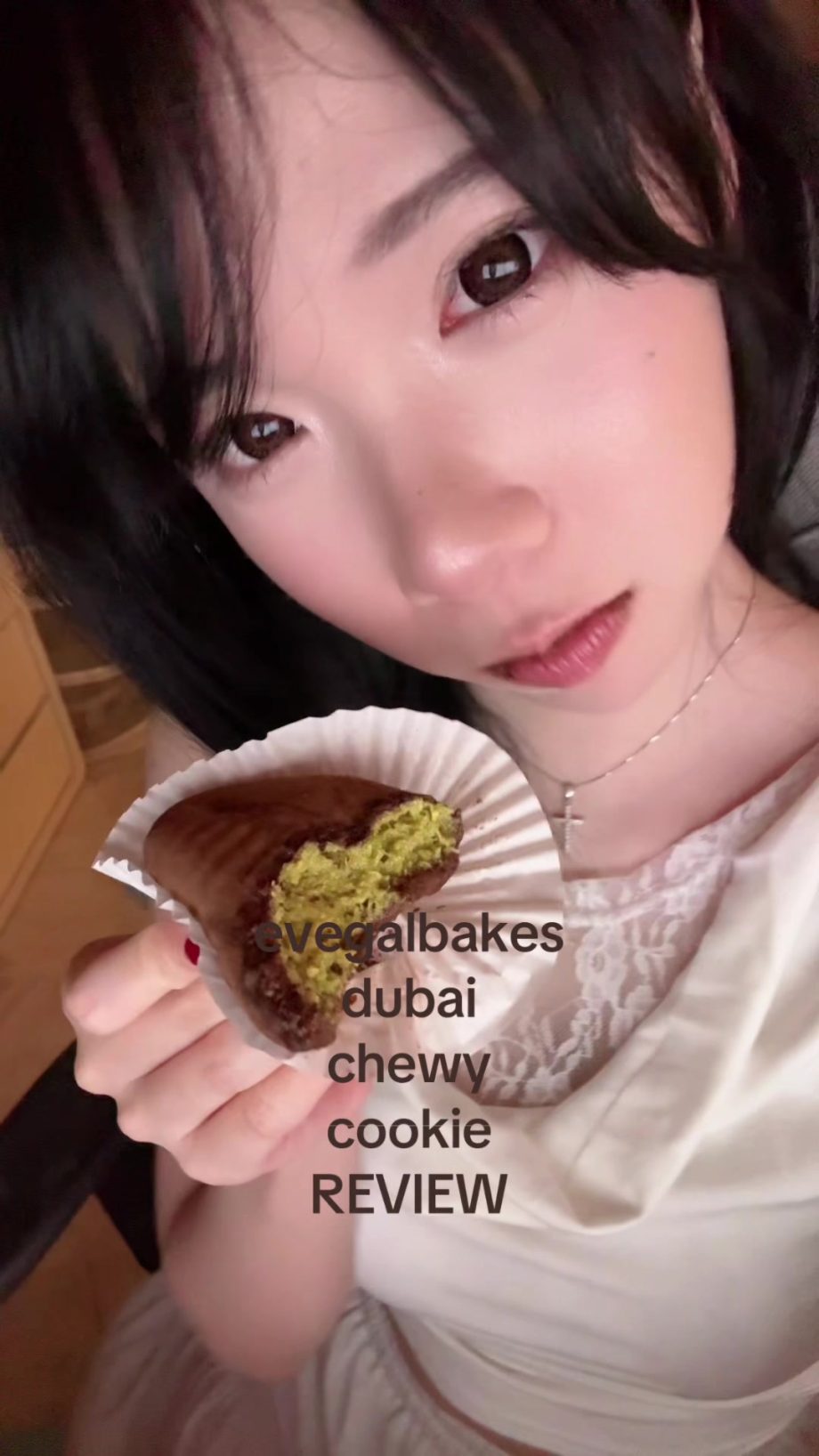 @vellezy Idk why i look like that when I eat… but evegalbakes is GOATED!! #dubai…