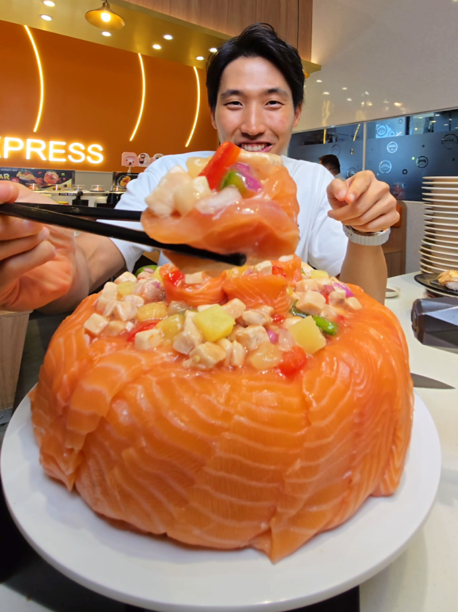 @zermattneo When you eat so much sushi the chef rewards you with a 5KG GIANT SWE…