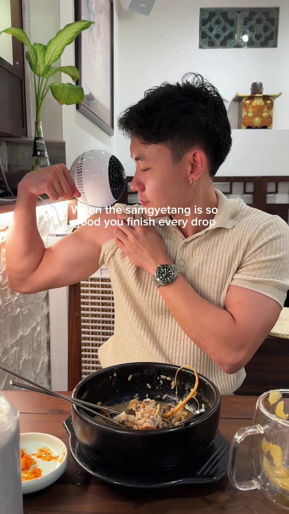 @travlim Always long queues at @BOMUL Samgyetang for their tasty organic Korean …