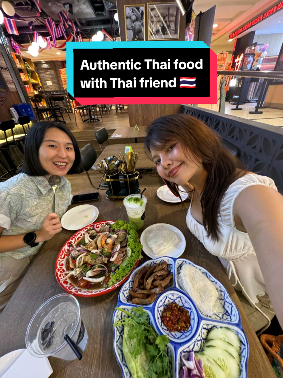 @heyitstanya555 giant yum for people who like giant things Tha Chang (they have …