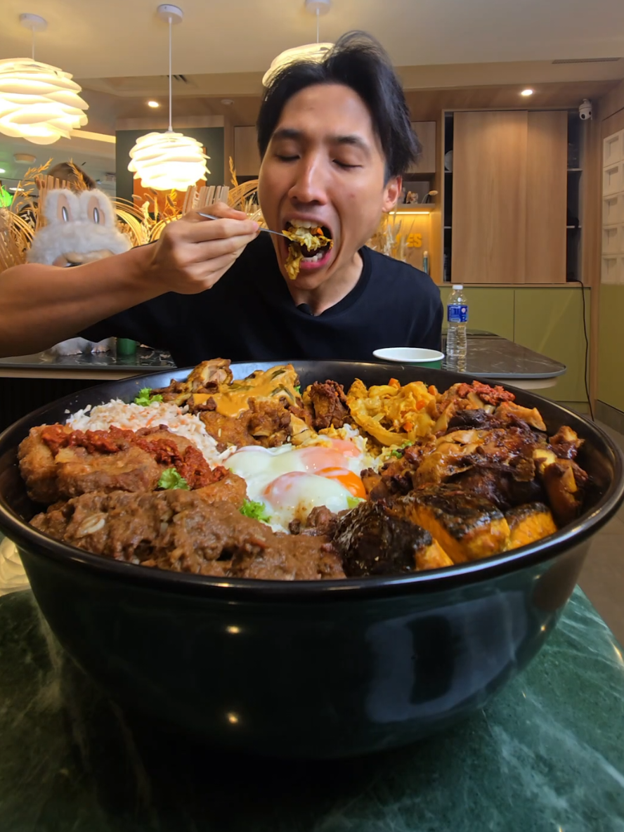 @zermattneo 8KG Nasi Padang Stadium Challenge at @sbc.1983! Pretty much all your…