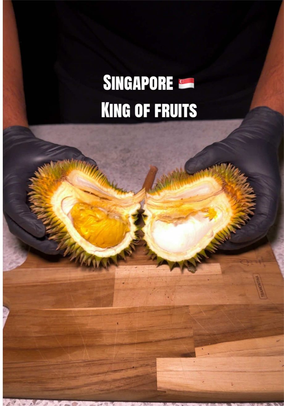 @nalla_iruku Durian + Salt + Chilli = ? | Singapore . . From normal to crazy  Du…