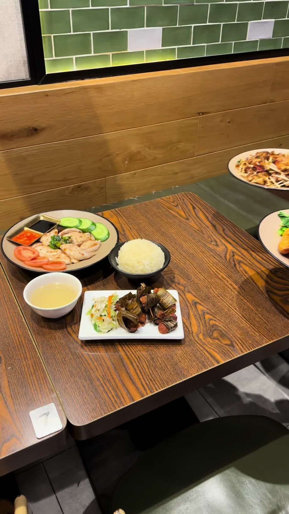 @hungryjunho Come have delicious Singaporean food with me!   They have delicious…