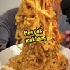 @woboeating Replying to @𝑏𝑎𝑛𝑎𝑛𝑎 how do yall view me? Mukbanger or food reviewer?…