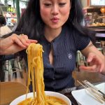 @totallytotoo Did you know Lau Pa Sat has half a dozen Michelin-mentioned stalls…