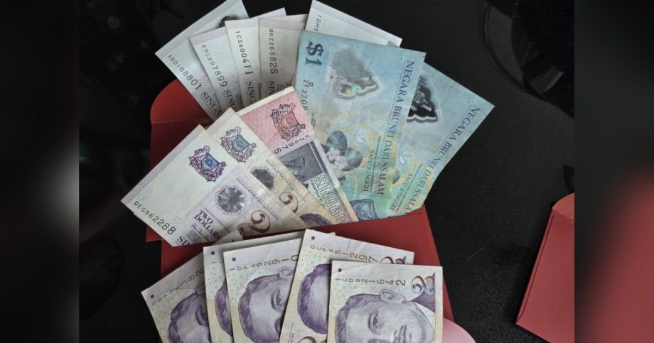 Daughter hands over savings in ang baos for dad’s pro bono funeral, touching provider: ‘Every note carried the weight of gratitude’, Singapore News