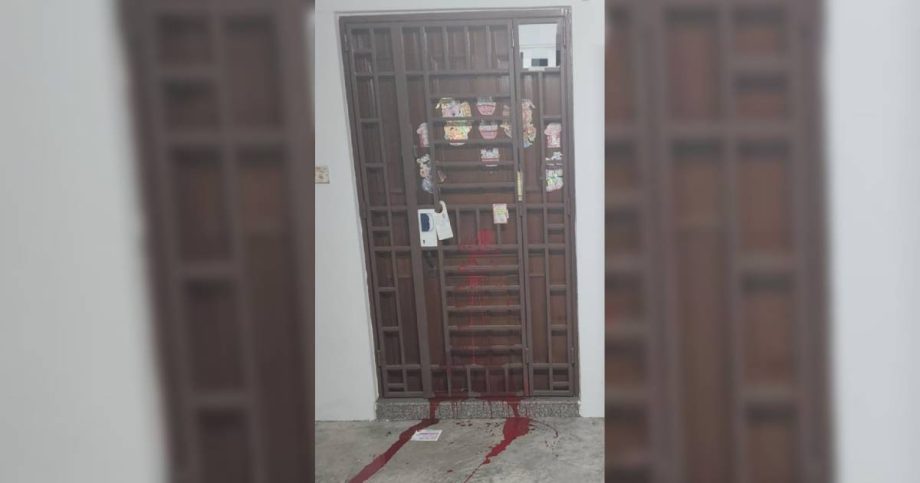 Teen splashes red paint on house door, threatens to burn unit; arrested for loanshark harassment, Singapore News Teen splashes red paint on house door, threatens to burn unit; arrested for loanshark harassment, Singapore News