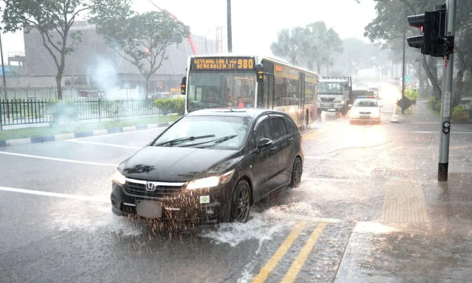 Driver donates 0 after splash incident Driver donates 0 after splash incident