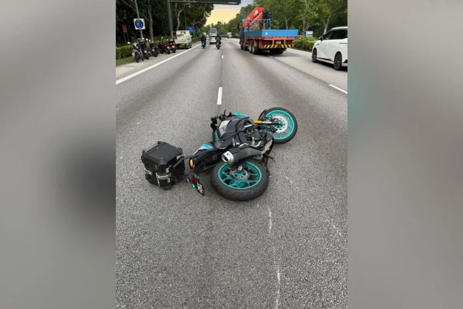 Police looking for lorry driver after hit-and-run accident on SLE