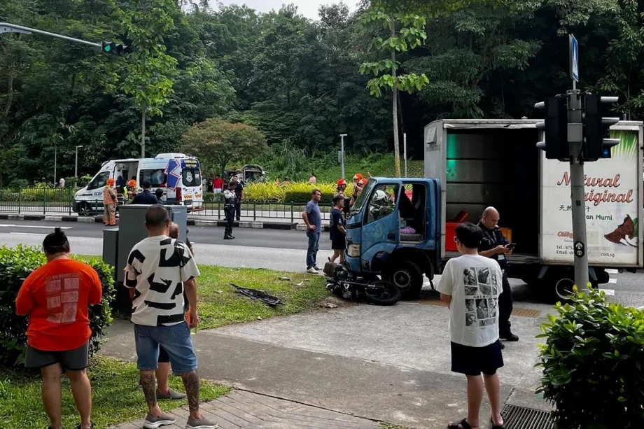 8-year-old girl among 4 people taken to hospital after multi-vehicle collision in Yishun 8-year-old girl among 4 people taken to hospital after multi-vehicle collision in Yishun