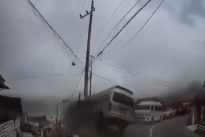 6 Singaporean tourists injured in minibus accident near Indonesia’s Mount Bromo: Reports 6 Singaporean tourists injured in minibus accident near Indonesia’s Mount Bromo: Reports