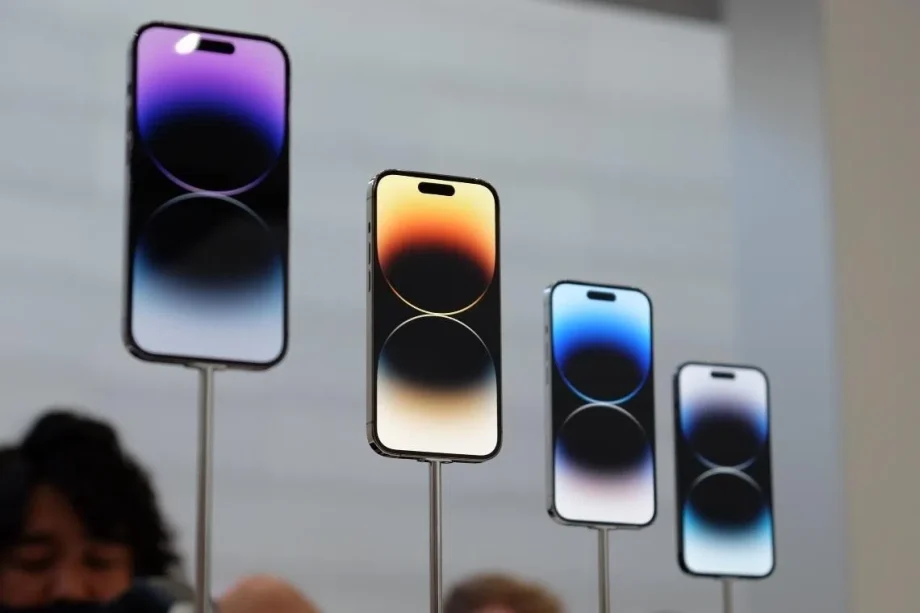 Nearly half of smartphones shipped in 2030 could support satellite connectivity