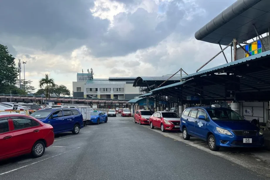 JB cross-border taxi drivers affected by 10-year cap, but welcome change