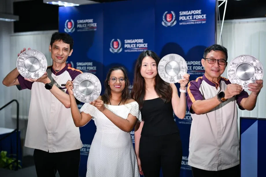 2 women who helped nab alleged ‘upskirter’ in MRT get public spiritedness award from police