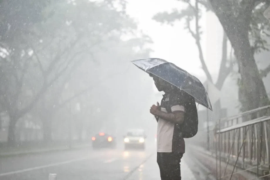 Flash flood in KPE slip road subsides; risk alerts for areas in Tanjong Pagar, eastern Singapore