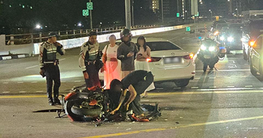 Motorcycle smashed after accident with car in Jurong, rider taken to hospital, Singapore News