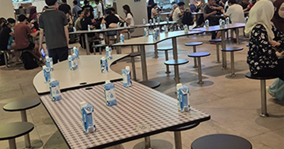 16 seats ‘choped’: Netizens discuss inconsiderate behaviour at Punggol Coast Hawker Centre, Singapore News