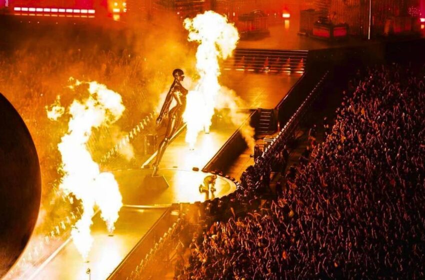 The Weeknd Launches Billion-Dollar ‘After Hours Til Dawn’ Tour in Singapore – Popspoken The Weeknd Launches Billion-Dollar ‘After Hours Til Dawn’ Tour in Singapore – Popspoken