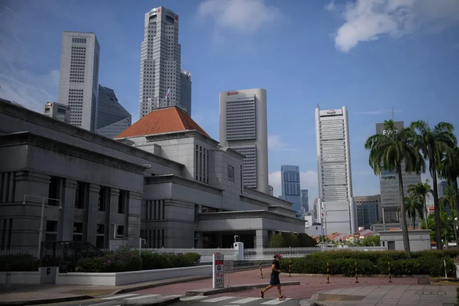 Govt defers consideration of political salaries until impact of Mid-East conflict is clearer