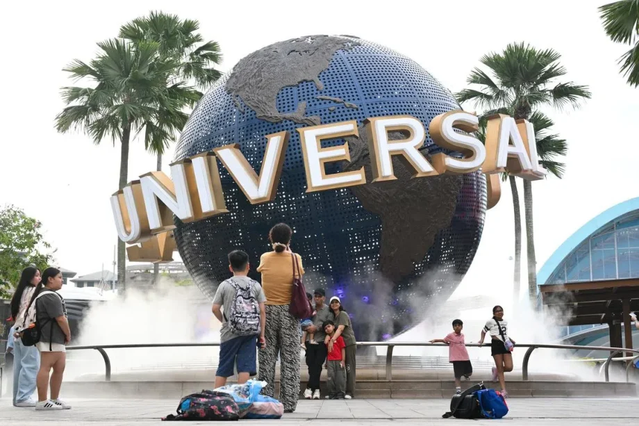 USS WaterWorld performer dies days after medical emergency while training USS WaterWorld performer dies days after medical emergency while training