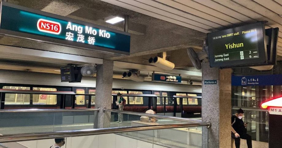Man collapses at Ang Mo Kio MRT station, suffers bloody head injury as public rushes to help, Singapore News