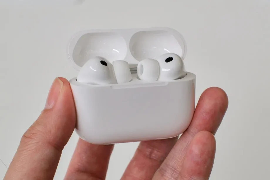 AirPods Pro with built-in cameras: Apple rumours