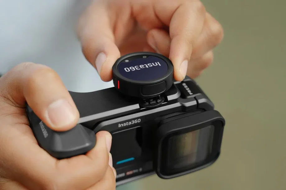Insta360 Mic Pro: wireless mic with e-ink display Insta360 Mic Pro: wireless mic with e-ink display