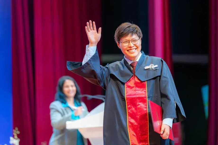 Temasek Poly student graduates with perfect GPA despite cancer diagnosis