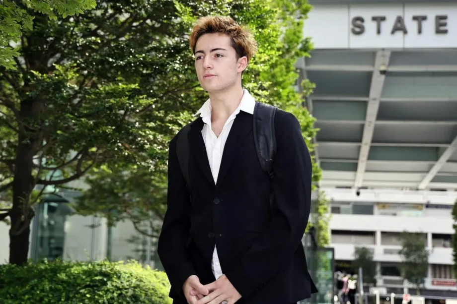 Teenager’s licking straw case adjourned in Singapore