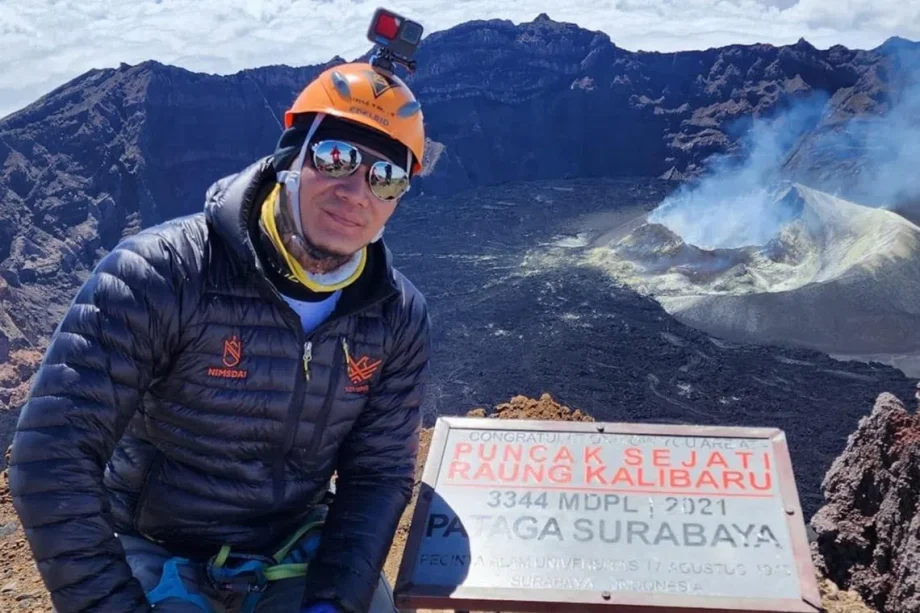 Singapore climbers sticking to plans to scale active volcanoes Singapore climbers sticking to plans to scale active volcanoes