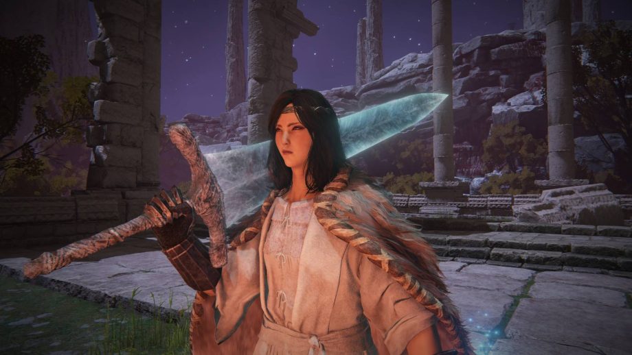 FromSoftware’s Moonlight greatsword is the glowiest cool sword around