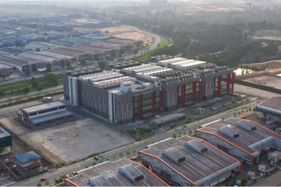 Data centre operator DayOne mulls dual listing in Singapore and US, source says Data centre operator DayOne mulls dual listing in Singapore and US, source says