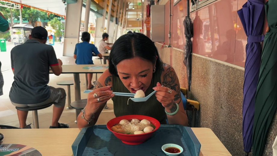 @aznbby.quan eating in singapore  #singapore #singaporefood #traveltiktok #sgtik…