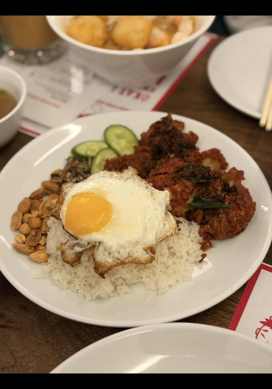 @nyc_piggie Finally, a dedicated, top notch Singaporean spot in NYC  Absolutely …